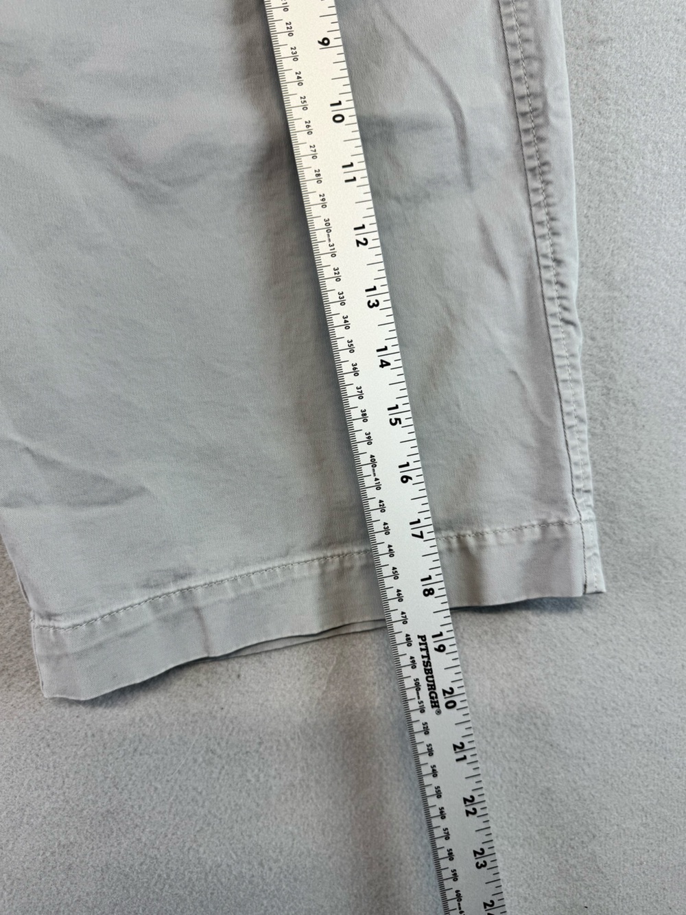 Women’s Old Navy Low Rise Light Gray Perfect Bermuda Shorts - Picture 3 of 8